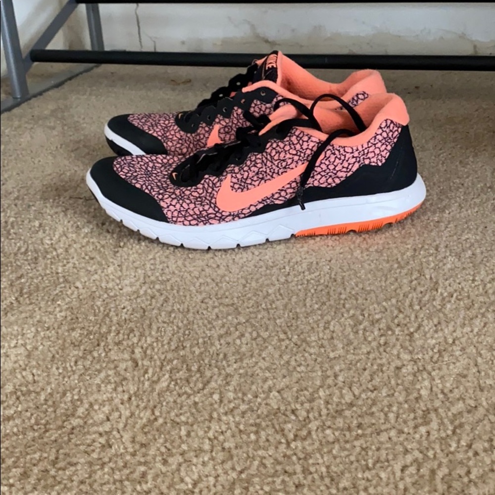 Nike women’s sneakers